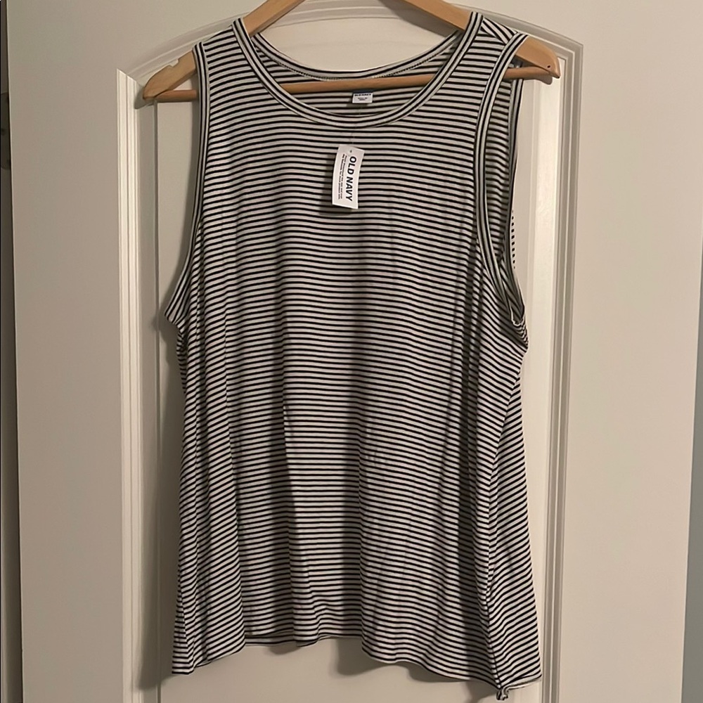 Old Navy Black and Cream Striped Women's Tank Top